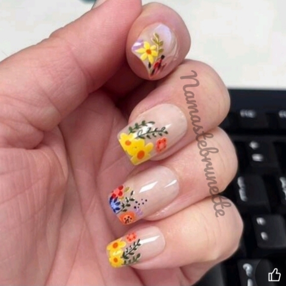 2/$16 Boho Fall Flowers Press On Nails - Picture 1 of 17